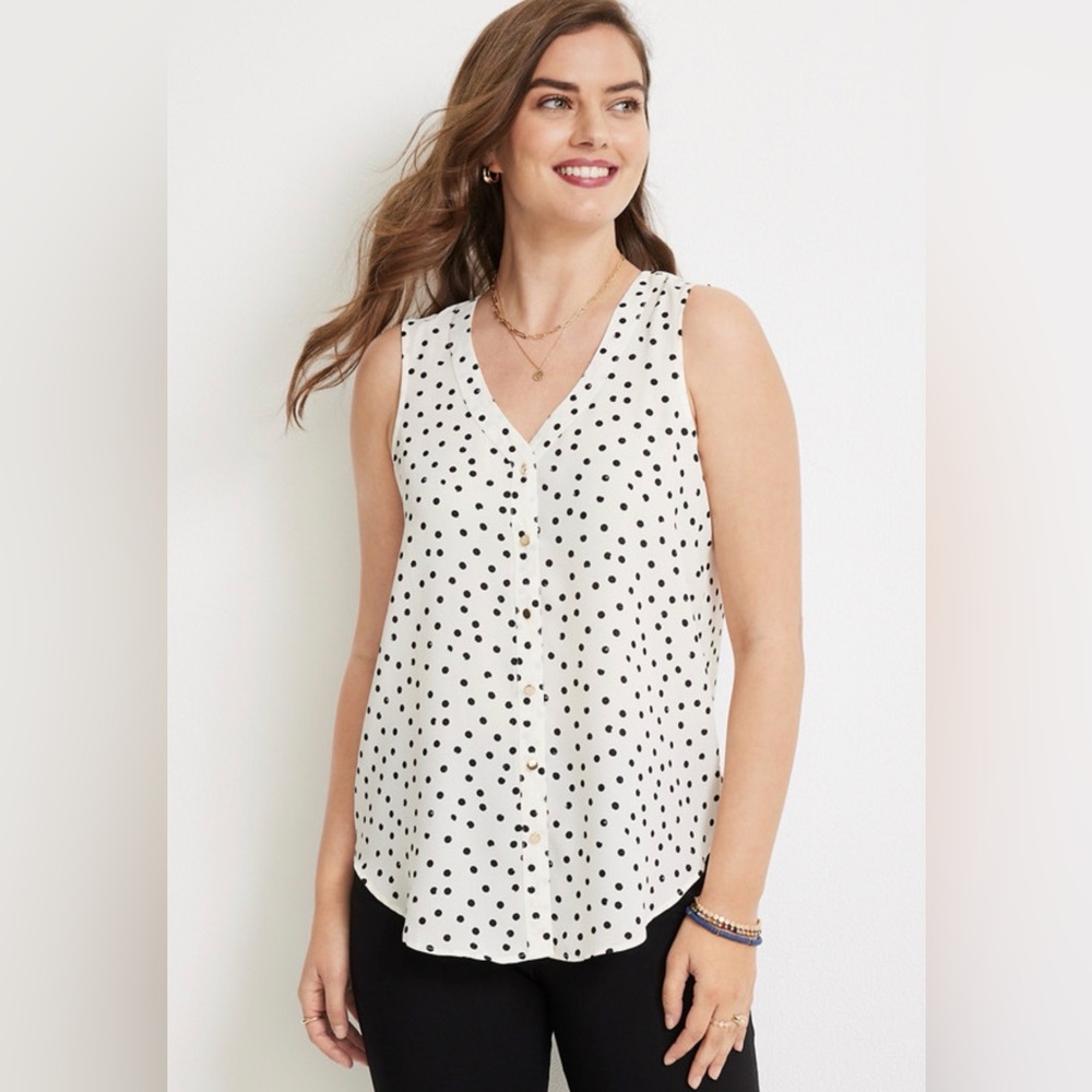 🌞 Bundle 3/$12 Maurices Sleeveless V-Neck Polka Dot Blouse - White and Black